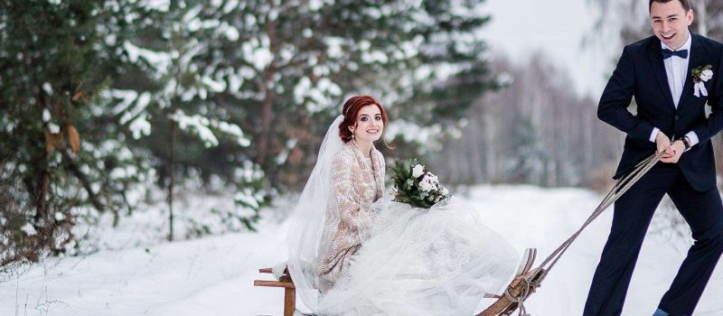Winter wedding couple in snow